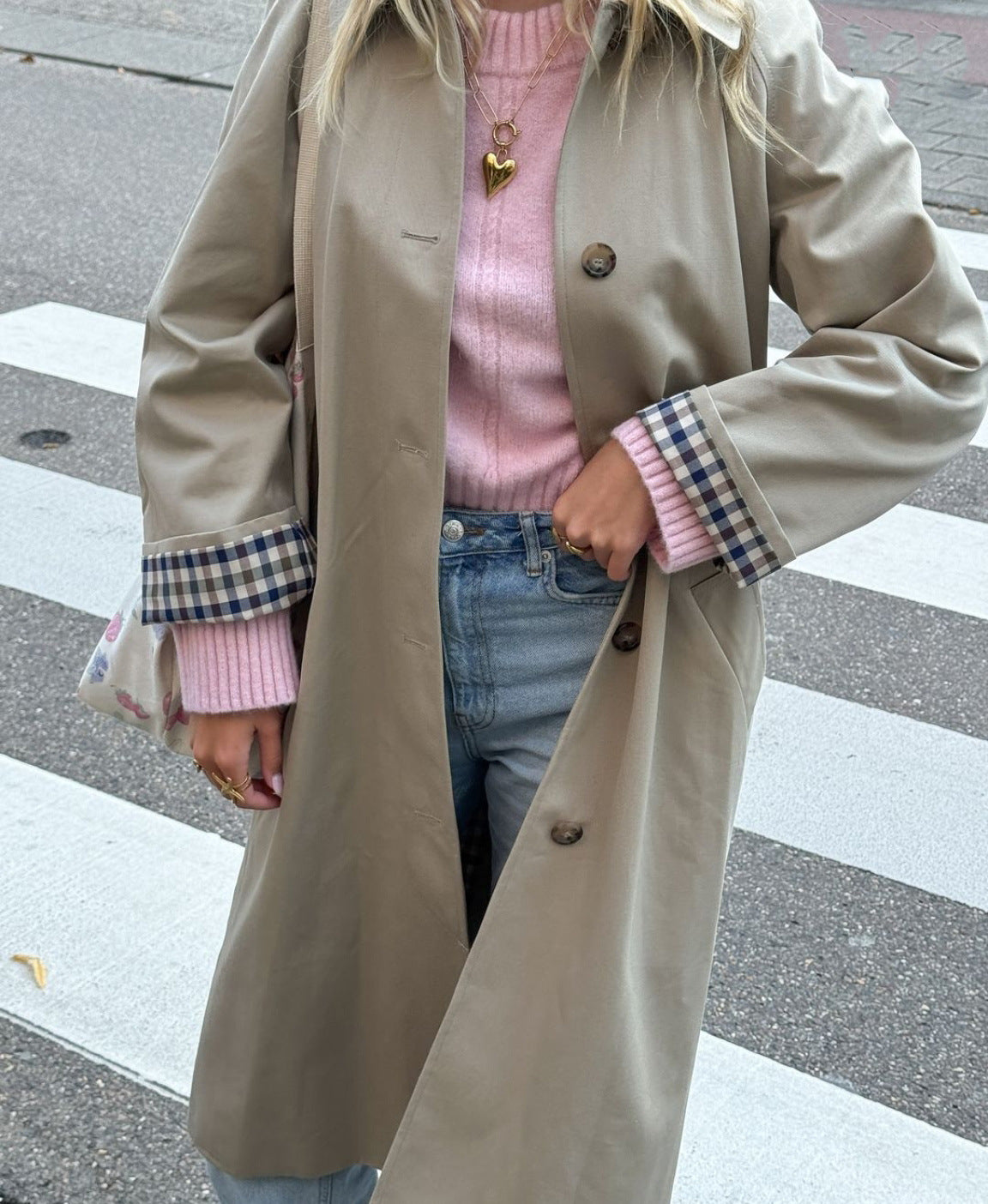 Gabardina recta con el interior a cuadraditos - Modelo London
