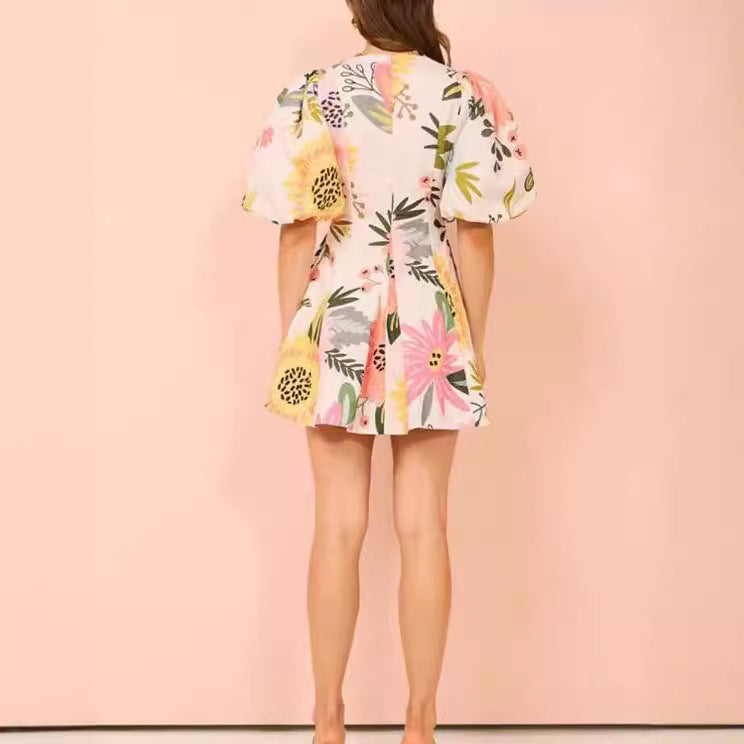 Vestido corto con manga abullonada - Modelo Flor